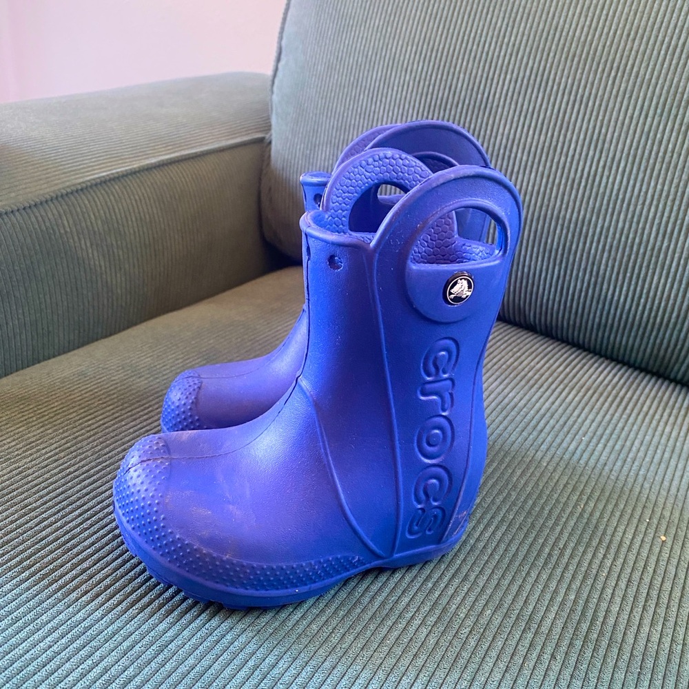 Croc rain boots size c6 in good condition!